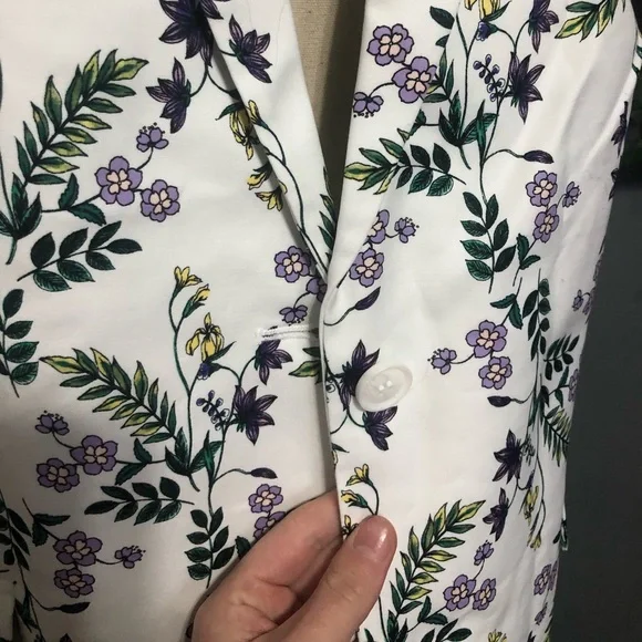 LIZ CLAIBORNE | WHITE FLORAL | ONE BUTTON JACKET | BRAND NEW WITH TAGS - Picture 3 of 7